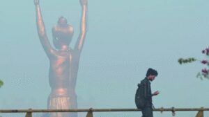 Foggy Saturday morning gives Delhi Jan-like feeling in March; another rain spell likely on 23rd | Delhi News