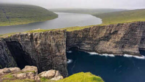 Science behind the Faroe Islands’ largest lake that appears to ‘float’ above the Atlantic Ocean |