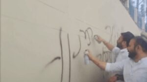 Watch: AAP workers write ‘Gaddar’, burn effigy outside Rajya Sabha MP Rajinder Gupta’s house after he joins BJP | India News