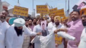 ‘Gaddar Raghav Chadha’: AAP workers detained by Mumbai police during protest outside MP’s house – video | India News