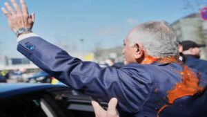 Watch: ‘Tomato juice’ thrown at Iran’s exiled crown prince Reza Pahlavi in Germany