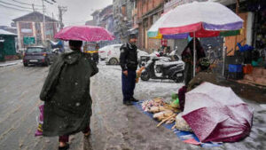 MeT forecasts heavy rains in Kashmir plains, snowfall in higher reaches | India News
