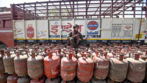 Price of commercial LPG cylinders hiked by Rs 195.50 in Delhi