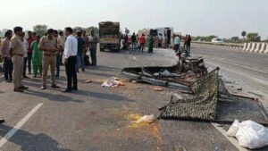 Over 60 injured as overloaded bus overturns on Purvanchal Expressway in UP | Lucknow News
