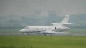 Plane carrying 22 UK citizens evacuated from hantavirus-hit ship lands in Manchester