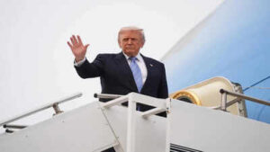US staff dump Chinese-issued phones, badges before boarding Air Force One