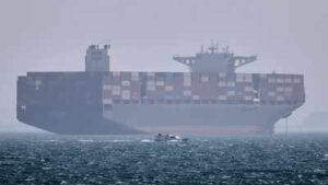 What will it take to free 1,600 stranded ships from Hormuz deep waters?