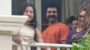 Rashmika Mandanna: Vijay Deverakonda meets fans outside his home with wife Rashmika Mandanna on birthday; the couple’s sweet moment goes viral | Tamil Movie News