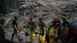 Venezuela quake: Race against time as rescuers battle rubble to find survivors; death toll tops 1400