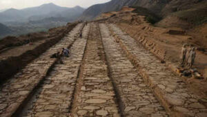 A 2200-year-old Chinese four-lane highway discovered buried in the mountains, revealing a lost Qin dynasty megaproject | World News