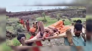 ‘Lack of bridge’: Villagers ferry pregnant woman on cot across river in MP, delivers baby on way | Bhopal News