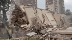 Venezuela Earthquakes: Roads split, buildings crumble: Two massive earthquakes rock Venezuela in 39 seconds – watch