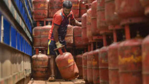 Oil marketing companies losing nearly 700 per domestic LPG cylinder, says government