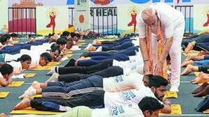 Right way to do it: PM steps off yoga dais to guide participants | Kolkata News