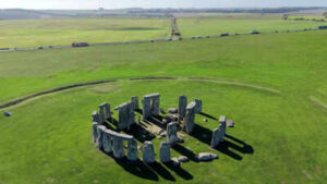 Archaeologists discover 5,000-year-old monument in Wiltshire linked to early Stonehenge traditions | World News