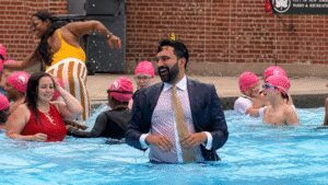Suit, tie and a splash: NYC mayor Zohran Mamdani revives pool tradition in full formal wear — video