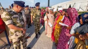 Amarnath yatra resumes via Batal after rain-forced halt | India News