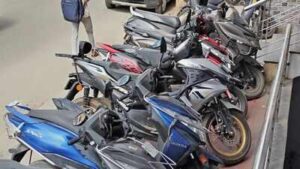 The great Indian flip: People on roads, bikes on footpaths | Delhi News