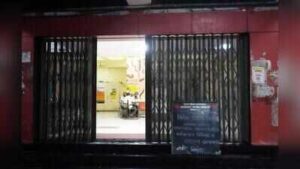 Sena neta assaults Dombivli hospital staff over treatment delay, booked; KDMC doctors & nurses go on strike | Mumbai News