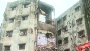 4-storey building partially collapses near Mumbai, 1 dead, several feared trapped | Thane News