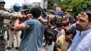 Bihar bandh: Cops, protesters clash in Patna, police vehicles vandalised; Tej Pratap Yadav detained | Patna News