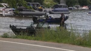 Boat Capsizes Wisconsin Lake: Boat capsizes on Wisconsin lake; 3 dead, 7 rescued