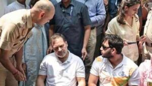 Pellet injuries: FIR filed after Rahul Gandhi sits on dharna | Delhi News