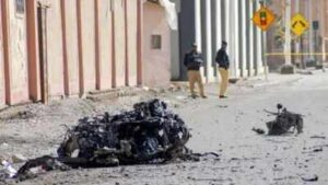 Pakistan: Security official killed by unidentified gunmen; 5 cops injured in separate grenade blast