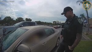 A Florida wife grew suspicious of her husband’s phone call; deputies found him in a Lowe’s parking lot about to buy $14,000 in gift cards