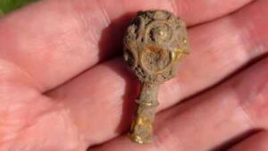 A 20-year-old archaeology student found gold just 90 minutes into her first dig, the 1,200-year-old discovery is raising new questions about medieval Britain