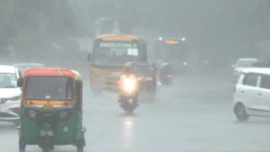 Heavy rain lashes Delhi-NCR; Gurgaon shifts offices, schools to WFH mode | Delhi News