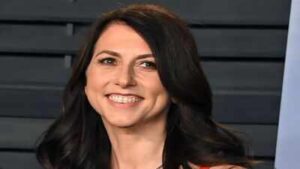 MacKenzie Scott got $1,000 from her roommate to stay in college. Five years later, she donated $26 billion to charity | World News