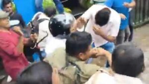 Mob attacks arrested ex-TMC MLA with footwear, eggs, muck; video
