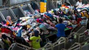 Singapore sends 70 tonnes of unwanted clothes to Malaysia every week in major textile recycling partnership | World News