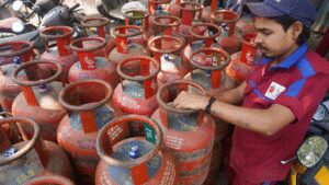 Rural area LPG booking period reduced from 45 to 25 days | India News