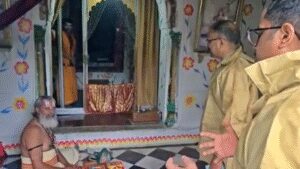 When Dm asked the entire locality to vacate amid flood fears, this is what this Chitrakoot priest did