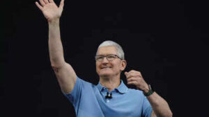 On his last day as Apple CEO, Tim Cook sends memo to employees; says: I am not leaving Apple, but I am…
